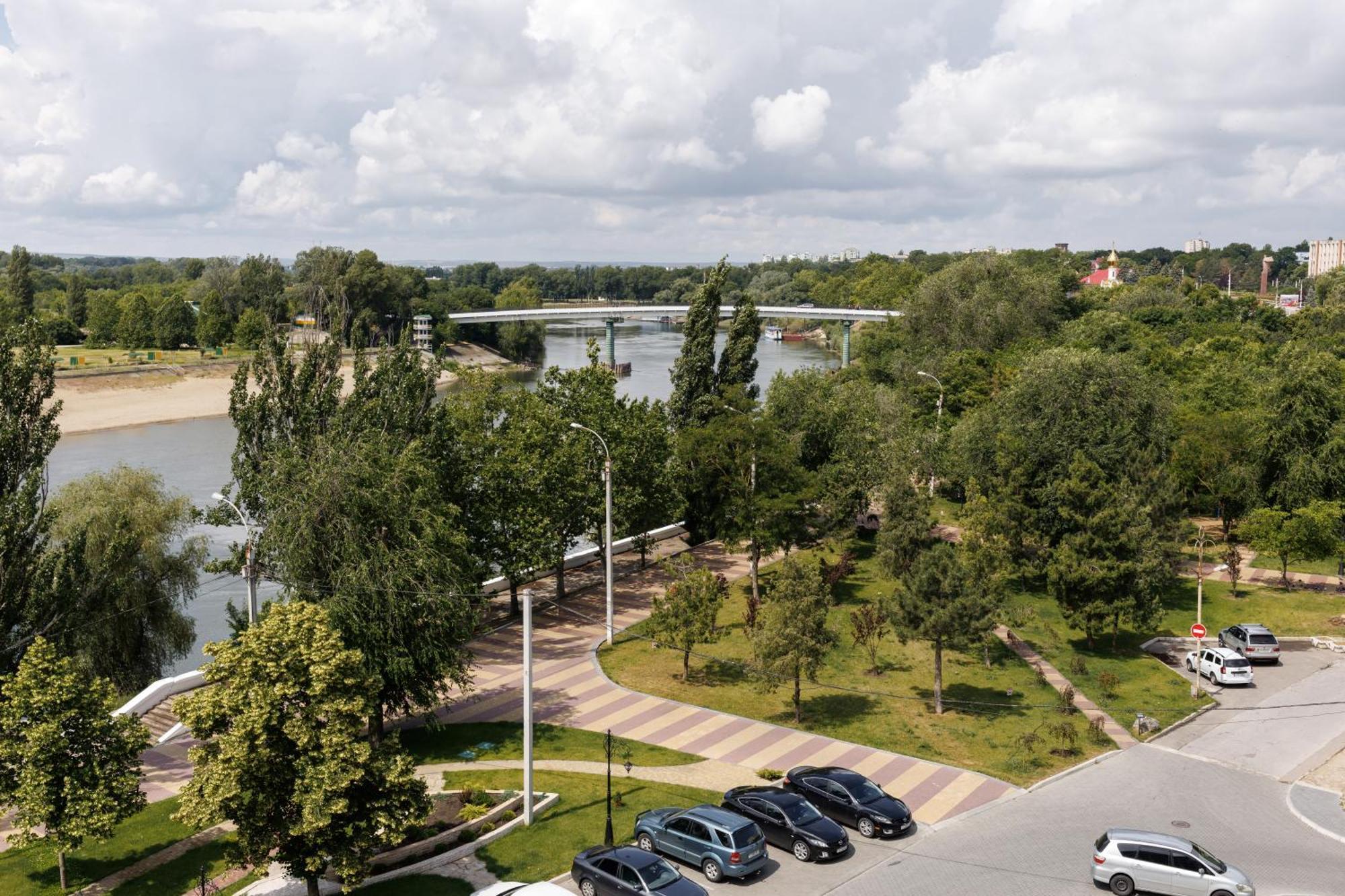 Park Hotel Tiraspol Bagian luar foto